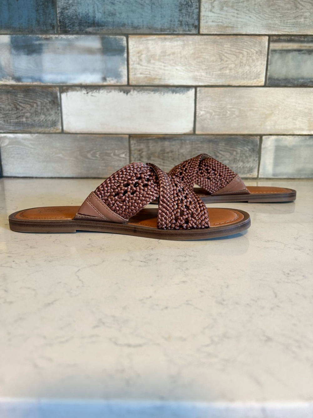 Like New Crown Vintage Antola Bronze Crochet Woven Boho Flat Slip On Sandal - Picture 12 of 15